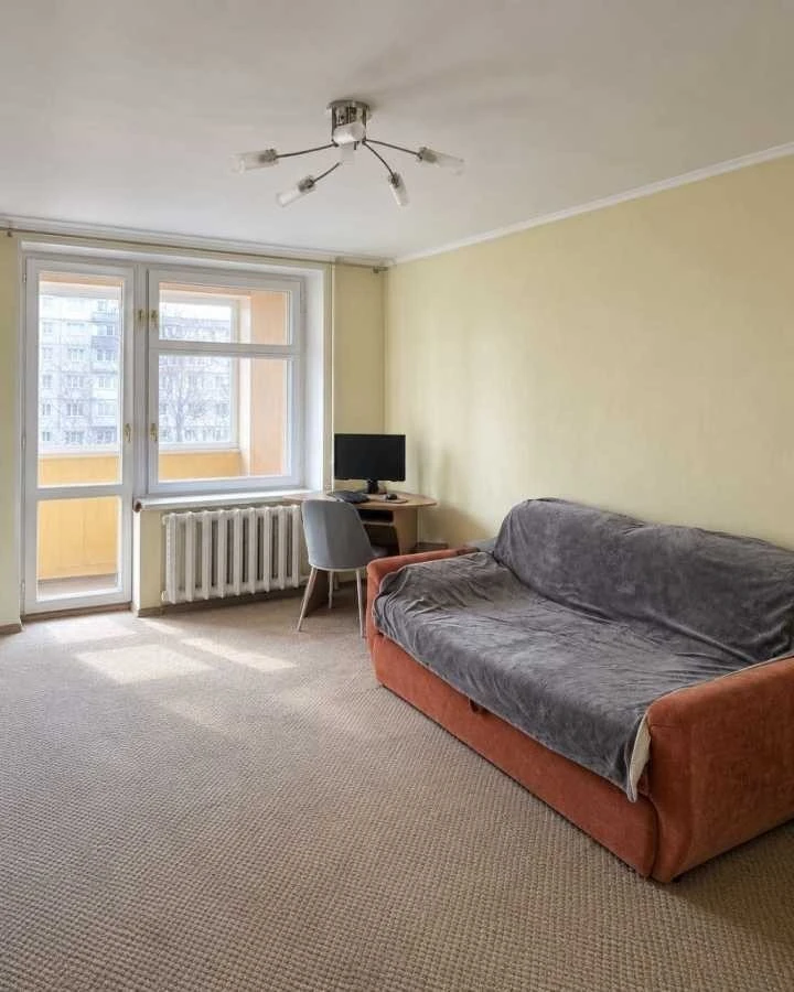 Продаж 1-кімнатної квартири 45.8 м², Чеська