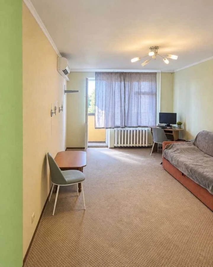 Продаж 1-кімнатної квартири 45.8 м², Чеська