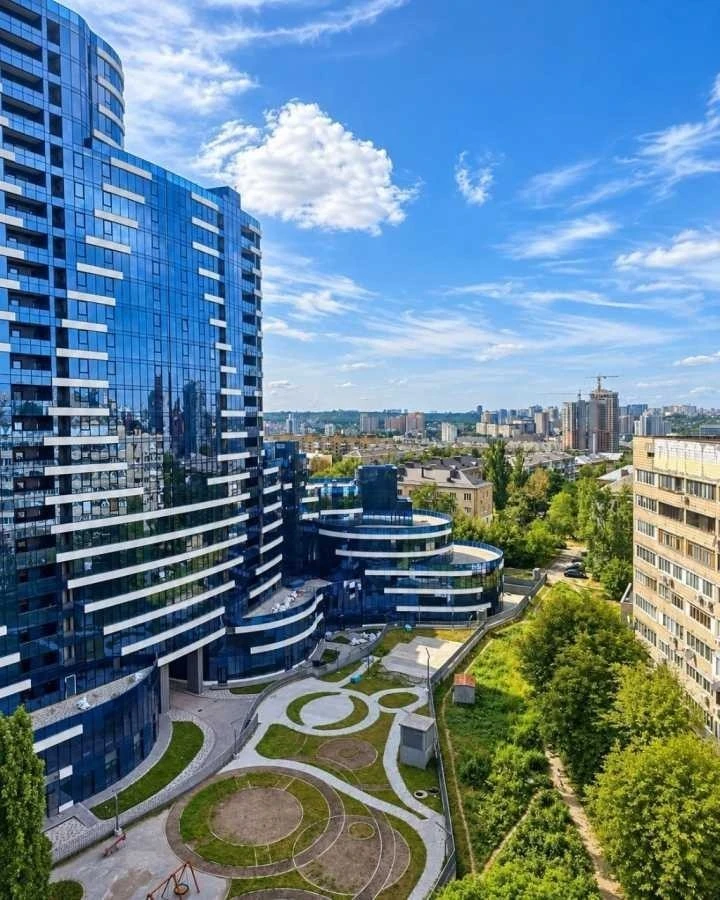 Продаж 1-кімнатної квартири 45.8 м², Чеська