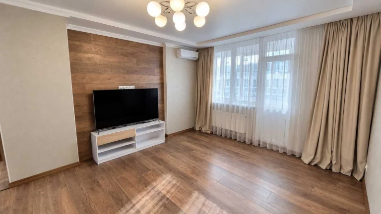 Продаж 1-кімнатної квартири 52 м², Михайла Донця вул., Ломон