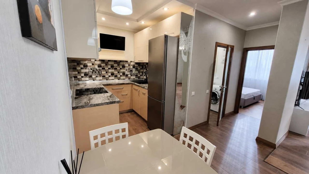 Продаж 1-кімнатної квартири 52 м², Михайла Донця вул., Ломон