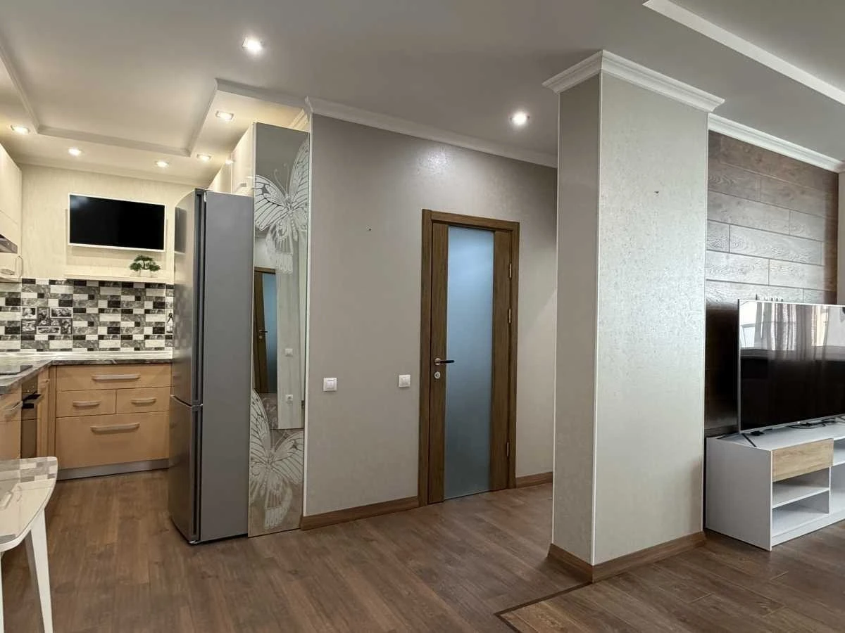 Продаж 1-кімнатної квартири 52 м², Михайла Донця вул., Ломон