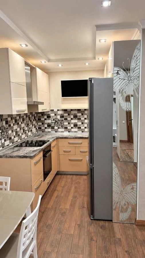 Продаж 1-кімнатної квартири 52 м², Михайла Донця вул., Ломон