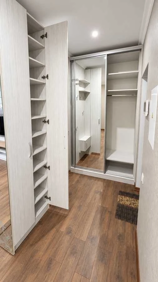 Продаж 1-кімнатної квартири 52 м², Михайла Донця вул., Ломон