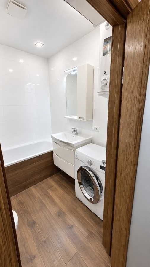 Продаж 1-кімнатної квартири 52 м², Михайла Донця вул., Ломон