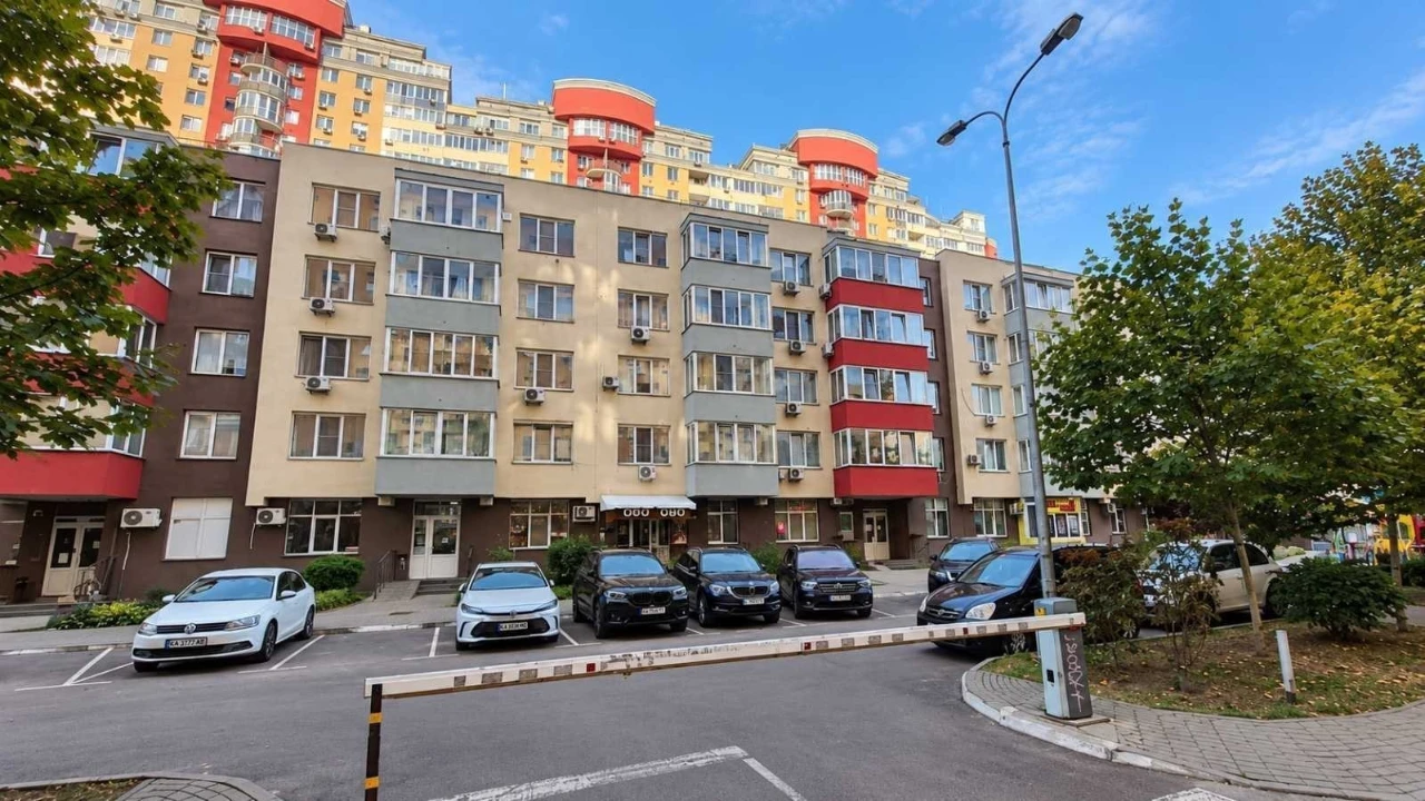 Продаж 1-кімнатної квартири 52 м², Михайла Донця вул., Ломон