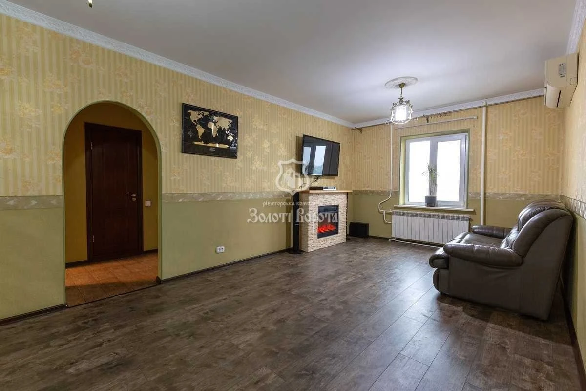 Продаж 3-кімнатної квартири 75.3 м², Ревуцького вул., 44