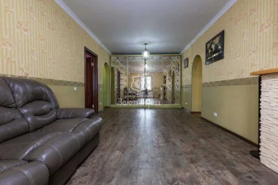Продаж 3-кімнатної квартири 75.3 м², Ревуцького вул., 44