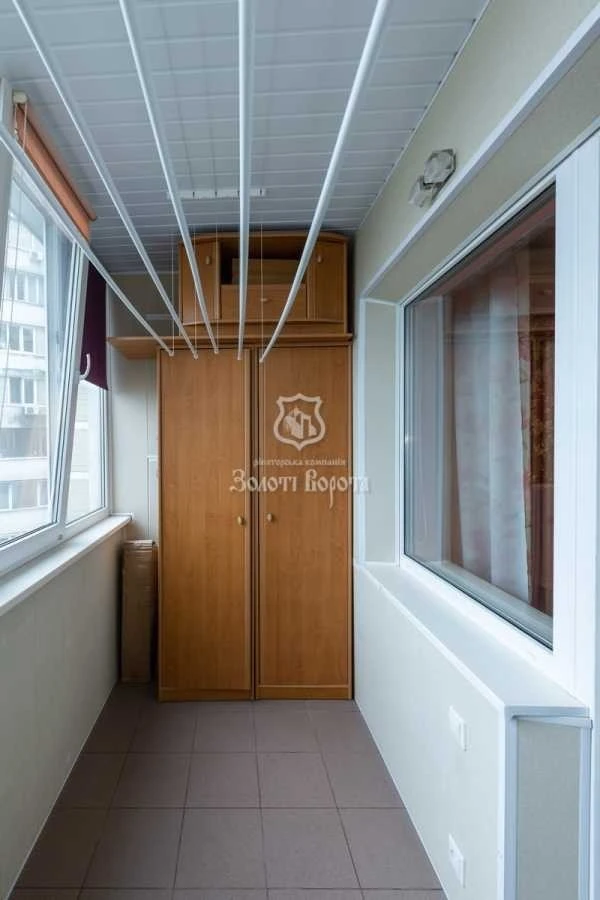 Продаж 3-кімнатної квартири 75.3 м², Ревуцького вул., 44