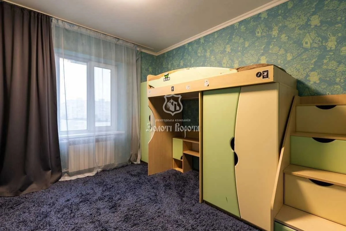 Продаж 3-кімнатної квартири 75.3 м², Ревуцького вул., 44