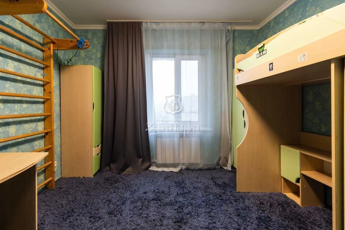 Продаж 3-кімнатної квартири 75.3 м², Ревуцького вул., 44