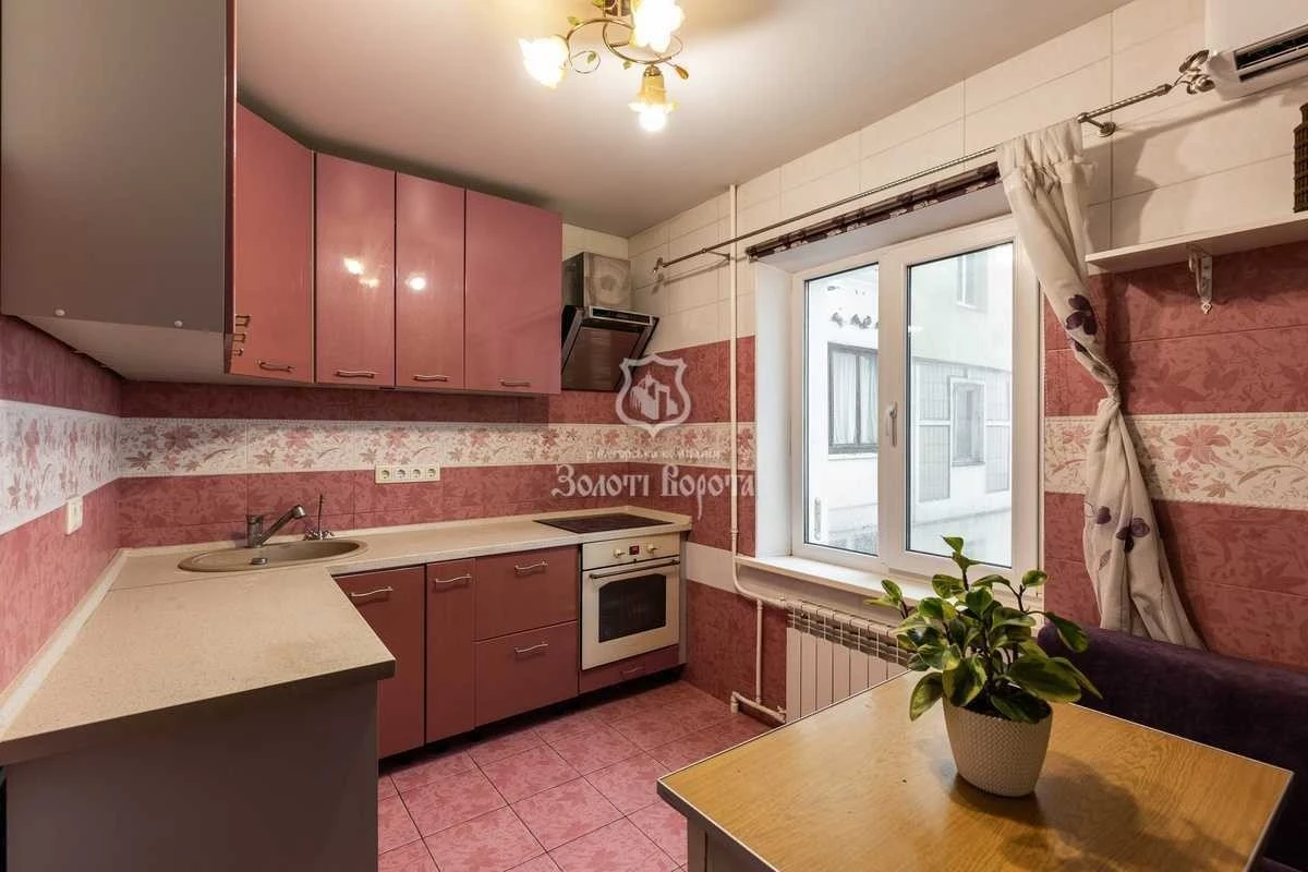 Продаж 3-кімнатної квартири 75.3 м², Ревуцького вул., 44