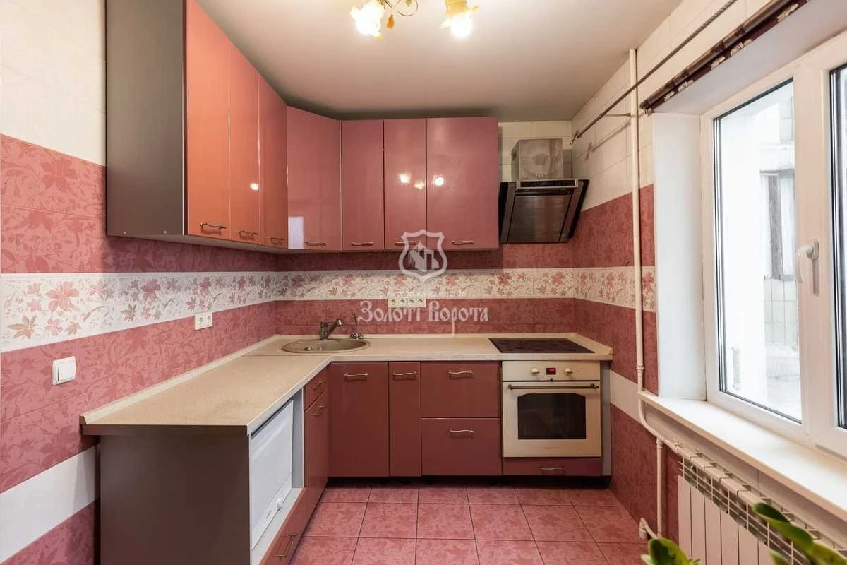 Продаж 3-кімнатної квартири 75.3 м², Ревуцького вул., 44