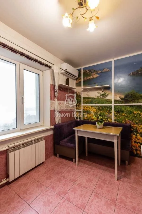 Продаж 3-кімнатної квартири 75.3 м², Ревуцького вул., 44