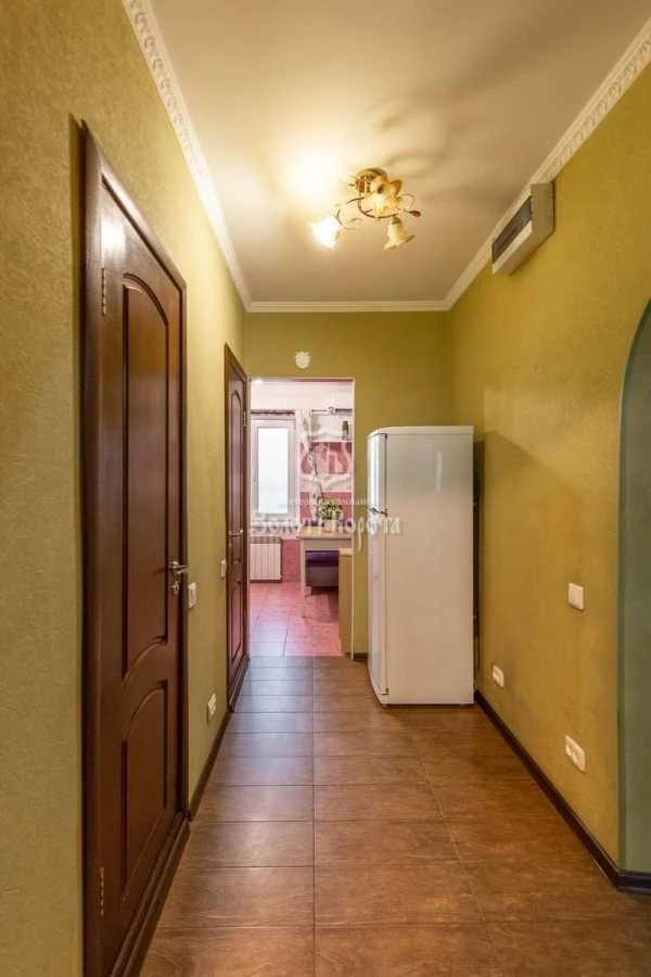 Продаж 3-кімнатної квартири 75.3 м², Ревуцького вул., 44