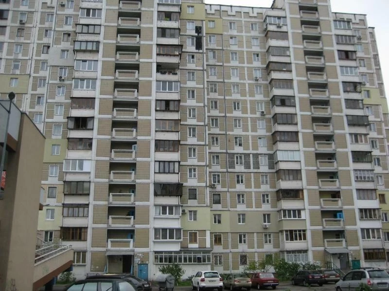 Продаж 3-кімнатної квартири 75.3 м², Ревуцького вул., 44