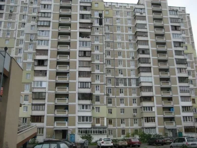 Продаж 3-кімнатної квартири 75.3 м², Ревуцького вул., 44