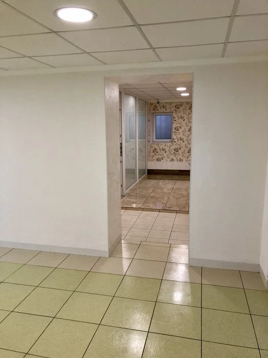 Автономне житло-укриття 74,4 м² у центрі міста з окремим вхо