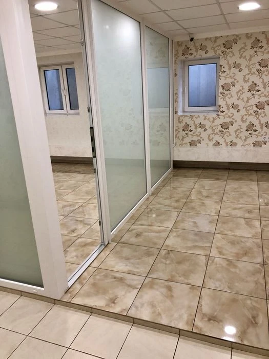 Автономне житло-укриття 74,4 м² у центрі міста з окремим вхо
