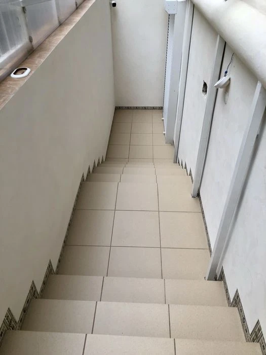 Автономне житло-укриття 74,4 м² у центрі міста з окремим вхо