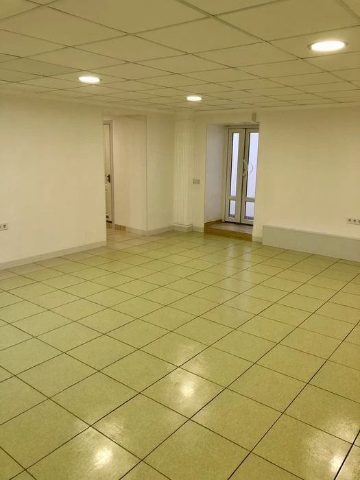 Автономне житло-укриття 74,4 м² у центрі міста з окремим вхо