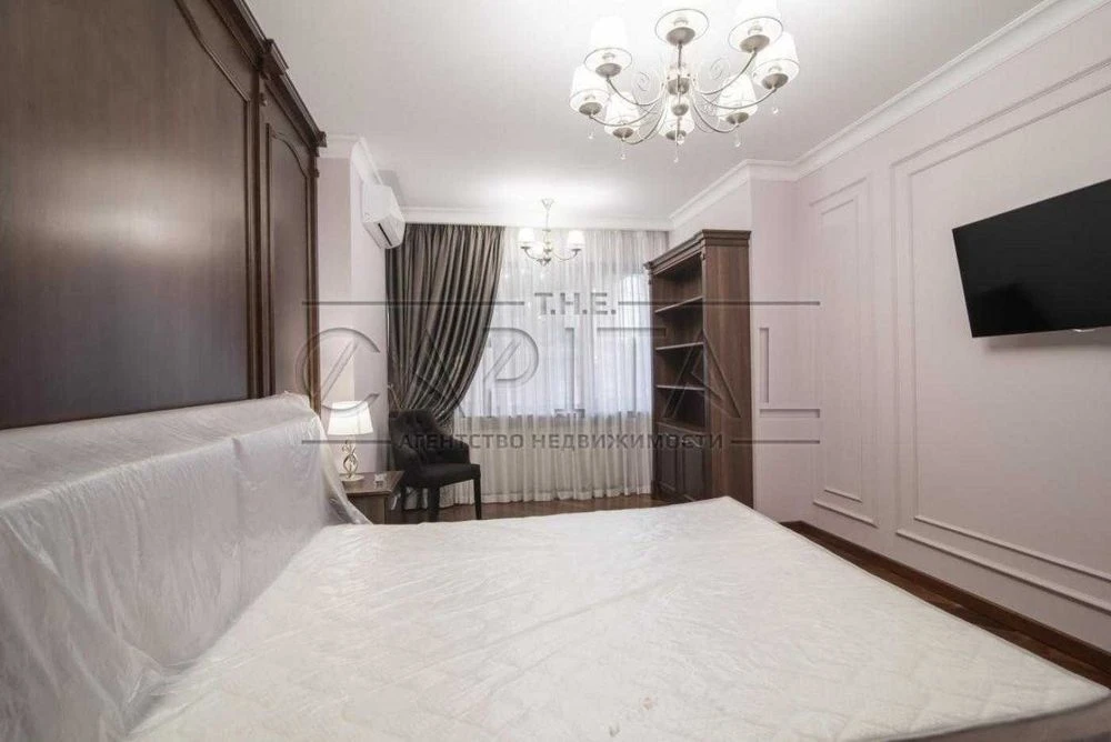 Продажа 4-комнатной квартиры с Ремонтом в классическом стиле,
