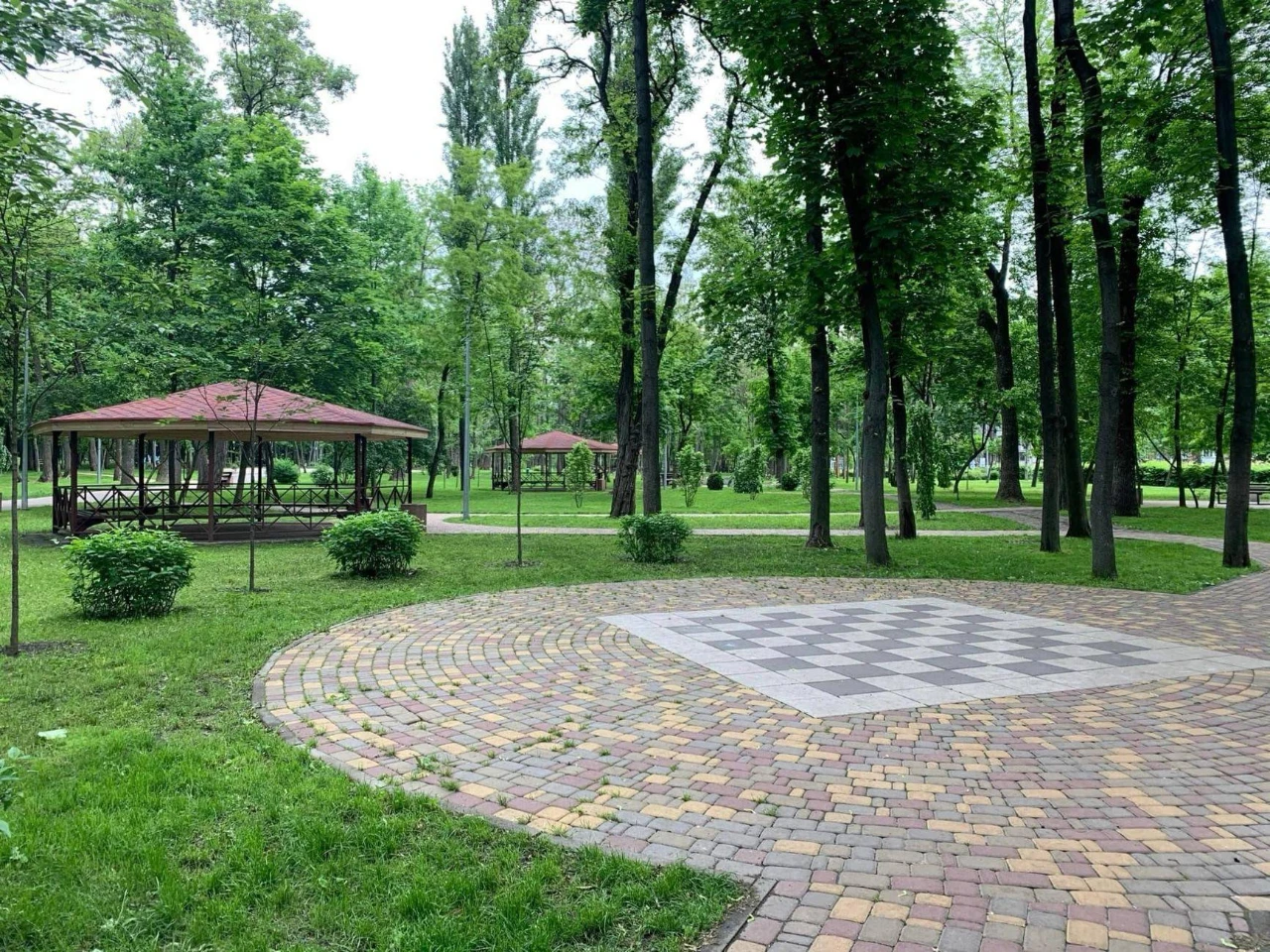 вул.Парково-Сирецька, 10, Шевченківський район, орієнтир Шев