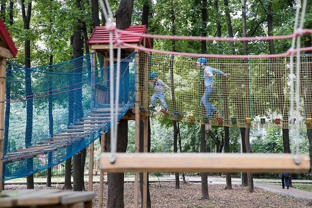 вул.Парково-Сирецька, 10, Шевченківський район, орієнтир Шев