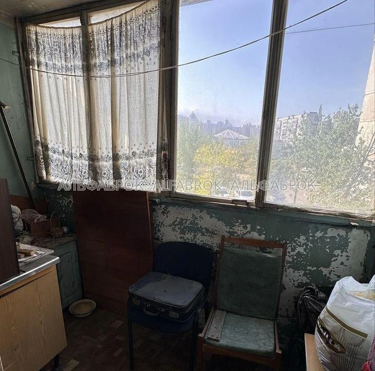 вул.Прирічна, 5, Оболонський район, орієнтир Оболонь (M)