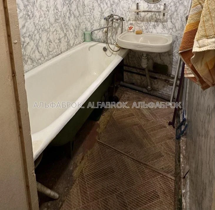 вул.Прирічна, 5, Оболонський район, орієнтир Оболонь (M)