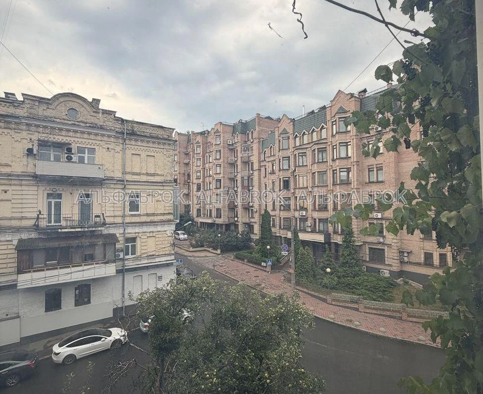 вул.Кудрявська, 27/29, Шевченківський район, орієнтир Центр