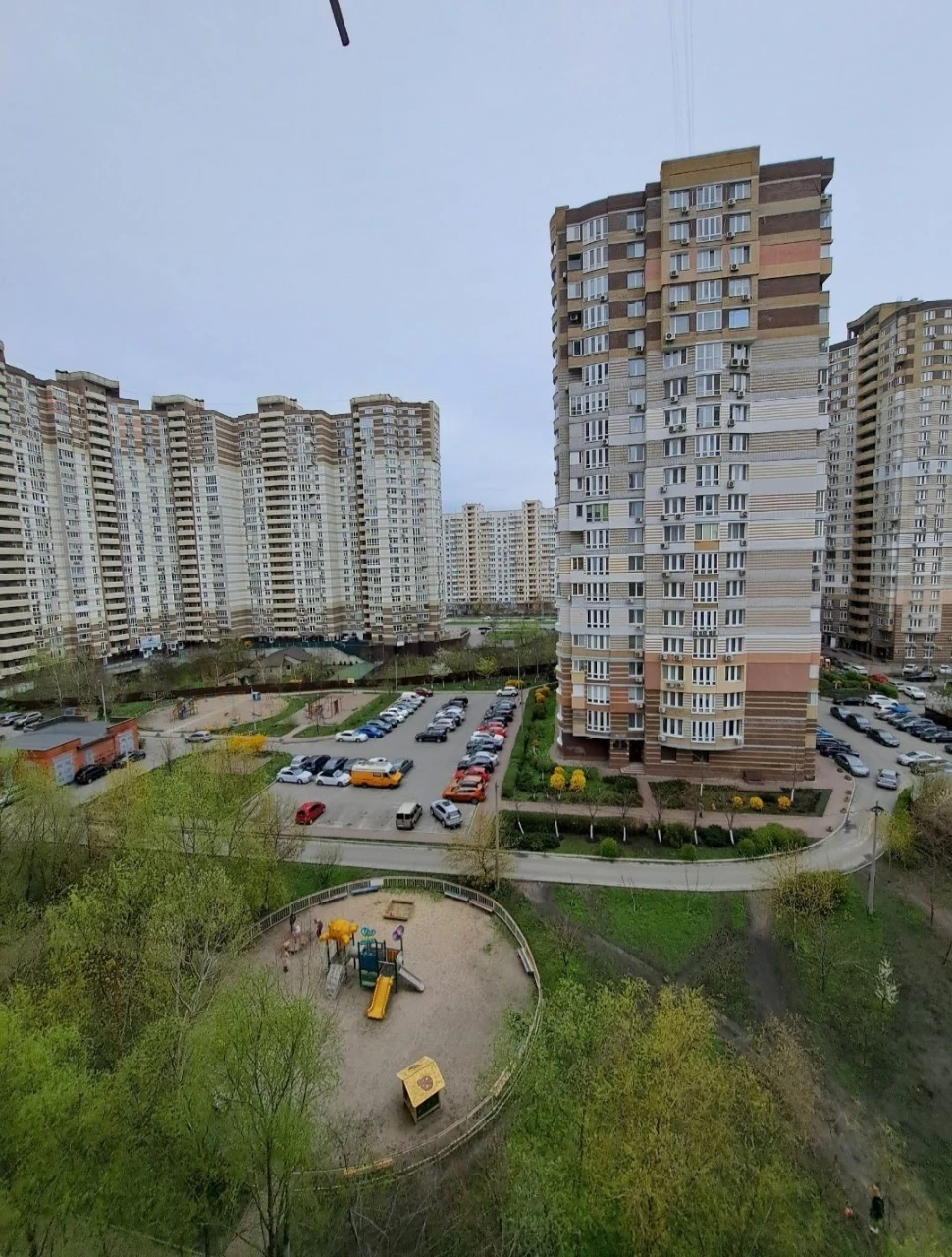 Ахматової 28, м. Позняки