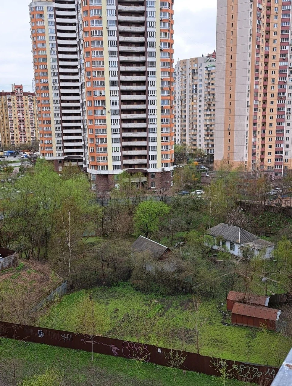 Ахматової 28, м. Позняки