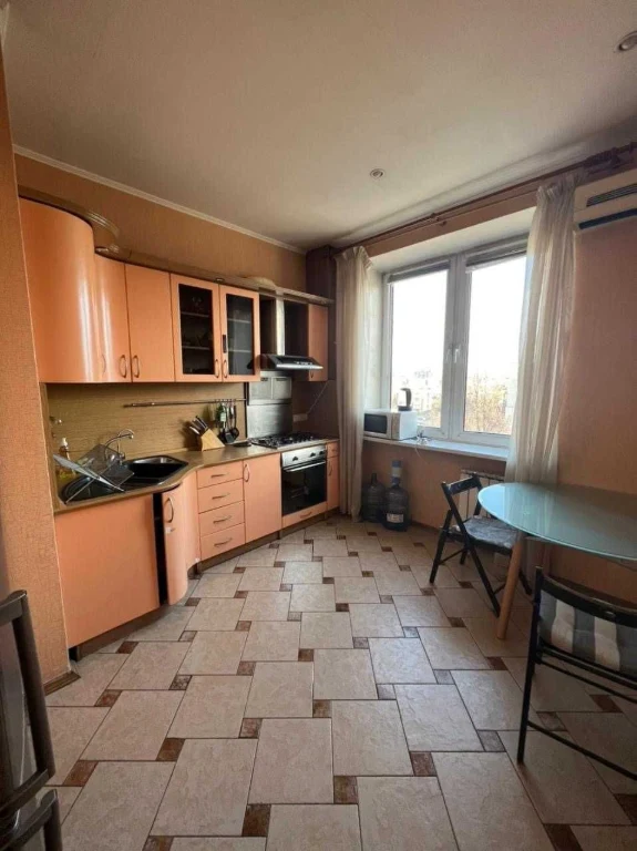 Сдам 2р. Л. Украинки, 29, ремонт, сталинка, м. ПЕЧЕРСКАЯ