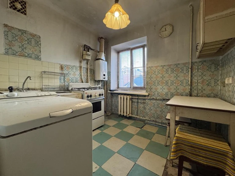 Продаж 2к східний гарна локація