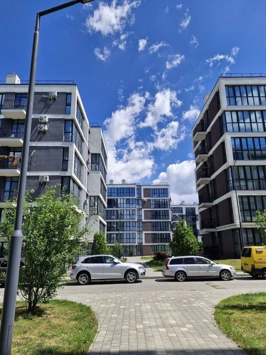 Продажа квартиры новостройка мебель пригород Львова