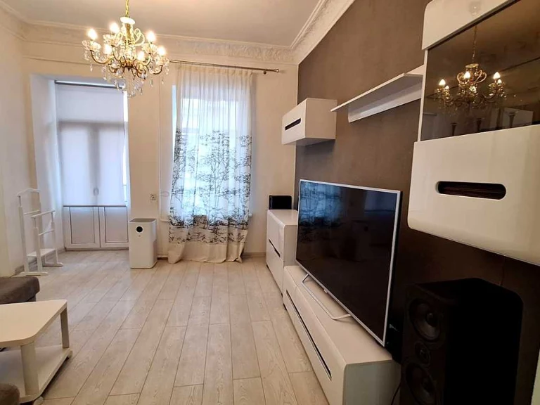 Квартира. Одеса, Велика Арнаутська вул.