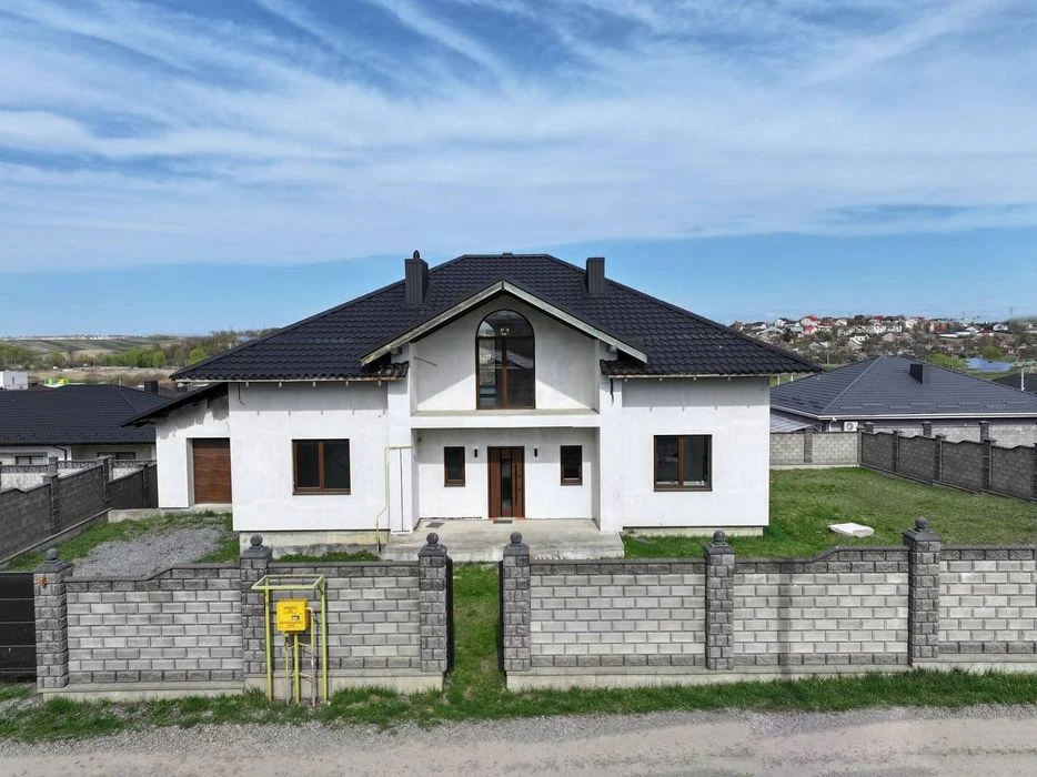 Продам шикарний будинок з ремонтом!!