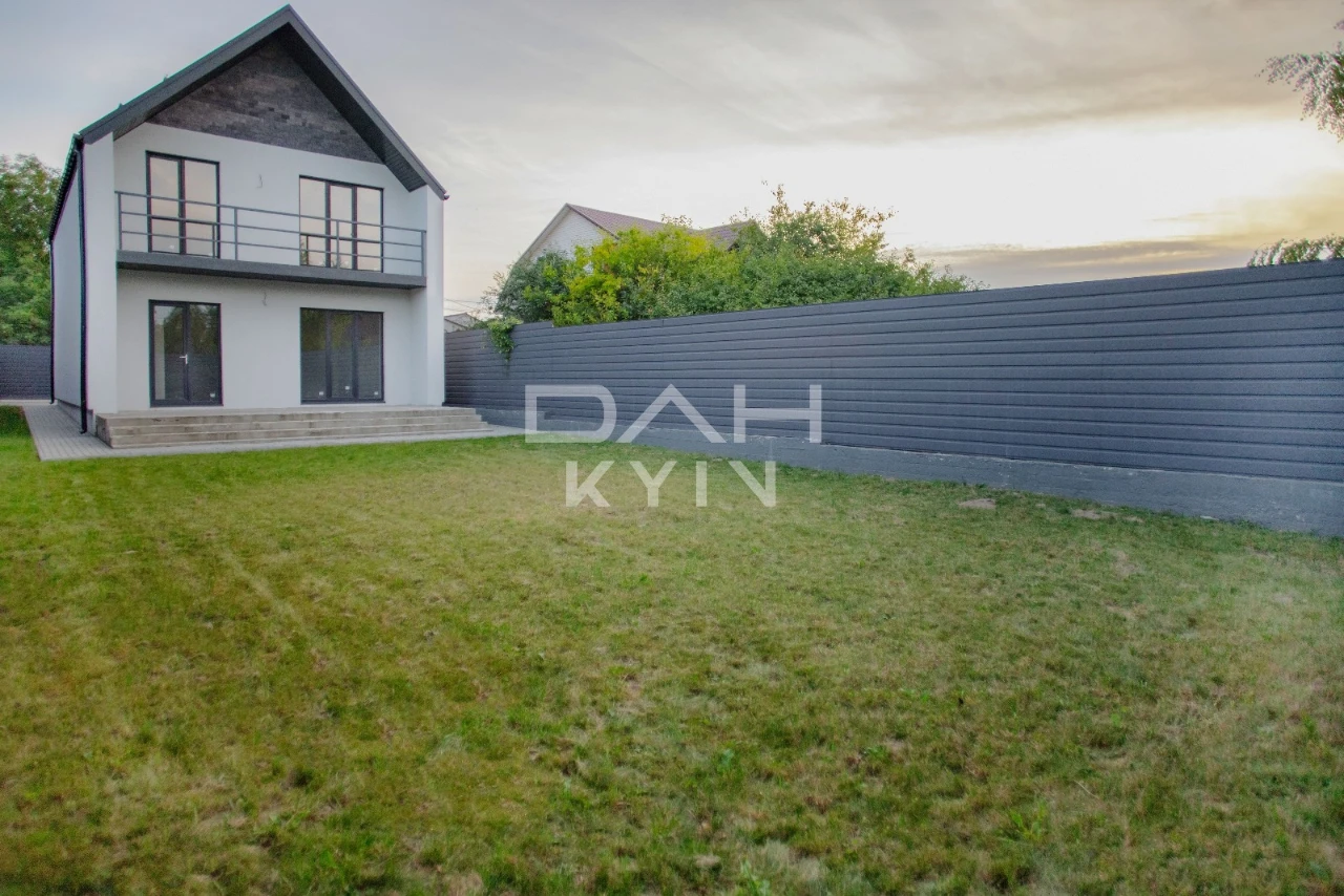 Компактний будинок 134 м², white box, КМ «Щастя», Київ, Соло