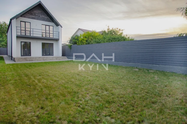 Компактний будинок 134 м², white box, КМ «Щастя», Київ, Соло