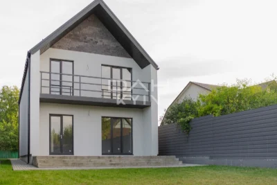 Компактний будинок 134 м², white box, КМ «Щастя», Київ, Соло