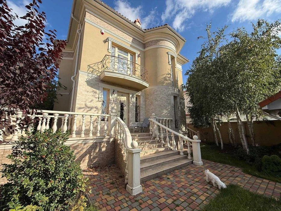 Продам хозяйский дом у моря в Совиньоне — 296 м², закрытый п