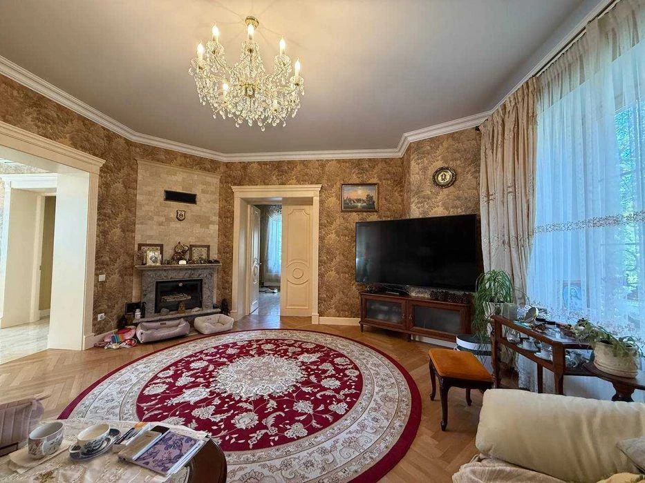 Продам хозяйский дом у моря в Совиньоне — 296 м², закрытый п