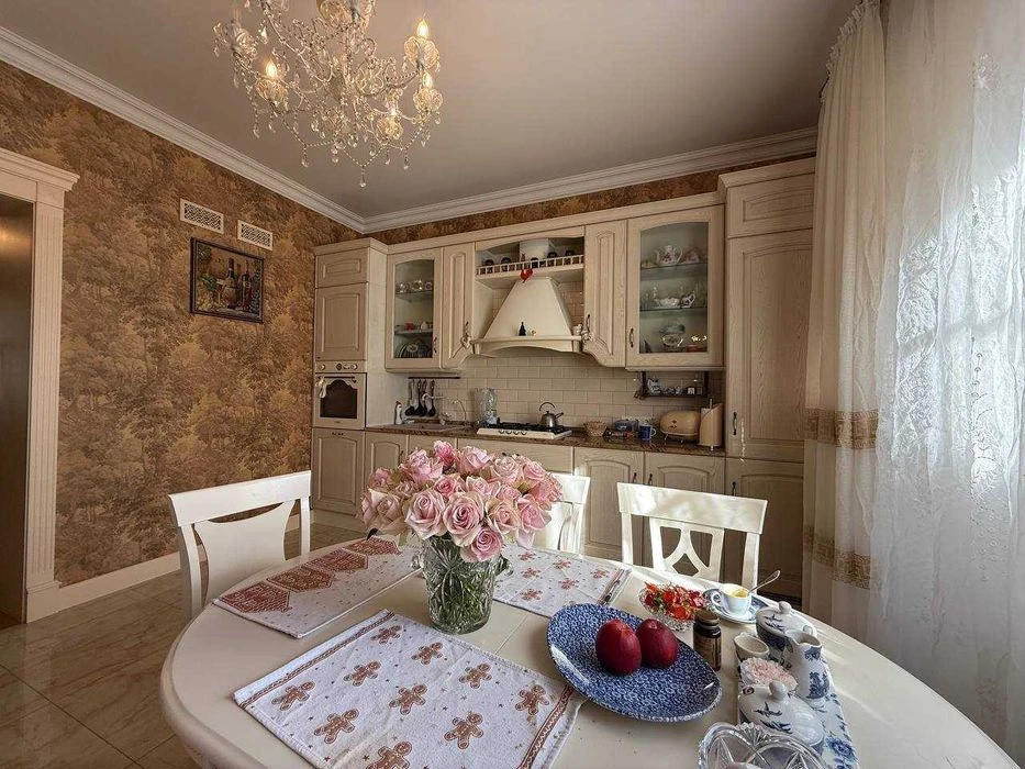 Продам хозяйский дом у моря в Совиньоне — 296 м², закрытый п