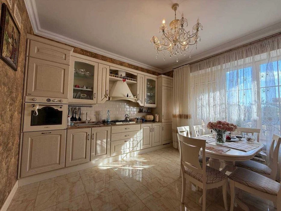 Продам хозяйский дом у моря в Совиньоне — 296 м², закрытый п