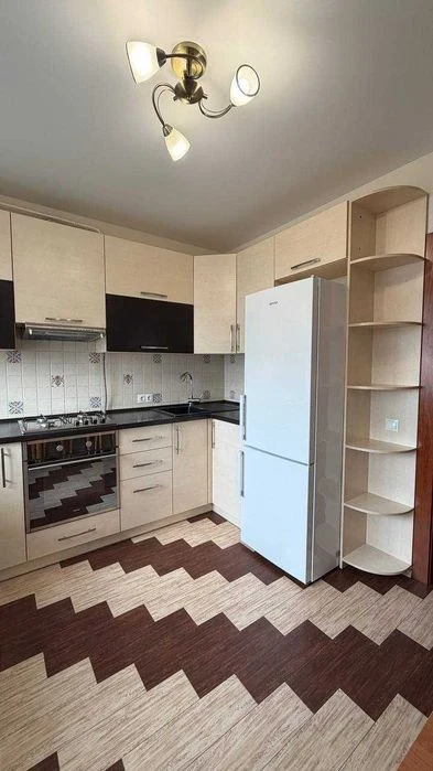 Продам двокімнатну квартиру в клубному будинку