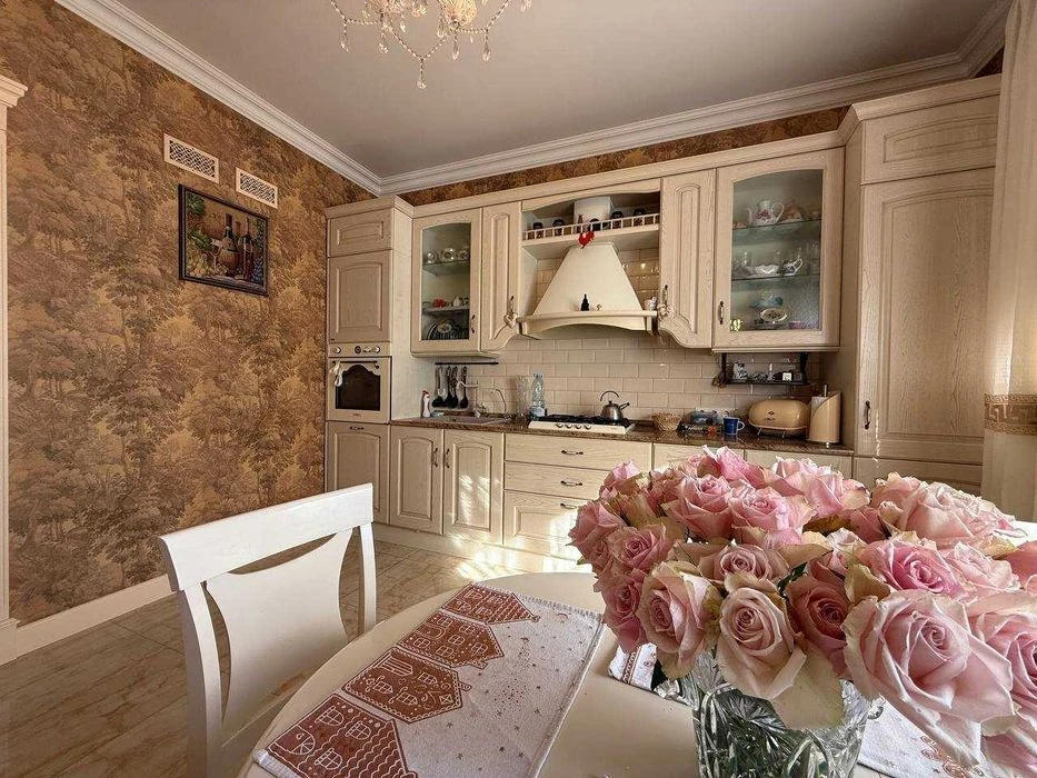 Продам хозяйский дом у моря в Совиньоне — 296 м², закрытый п