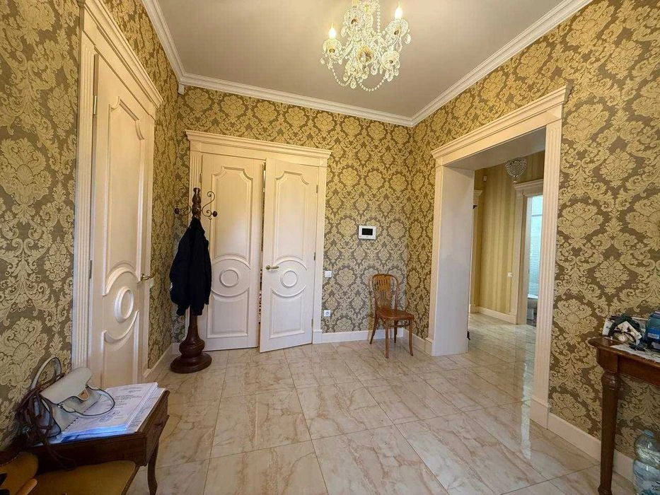 Продам хозяйский дом у моря в Совиньоне — 296 м², закрытый п