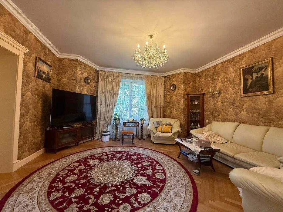 Продам хозяйский дом у моря в Совиньоне — 296 м², закрытый п