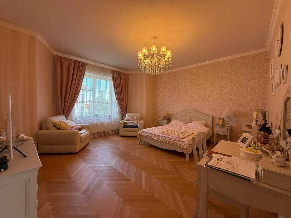 Продам хозяйский дом у моря в Совиньоне — 296 м², закрытый п